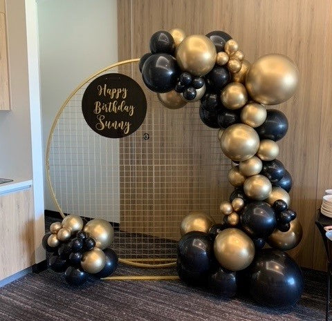 Gold Mesh Backdrop with Balloon Garland & Customised Disc – Balloon HQ