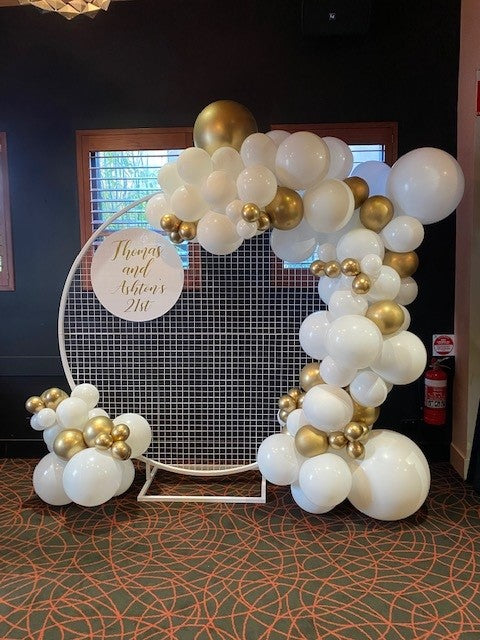 Backdrop & Balloon Garland & Personalised Acrylic disc – Balloon HQ